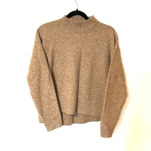 Like New Uniqlo Women's Oatmeal mock/turtleneck Sweater xs